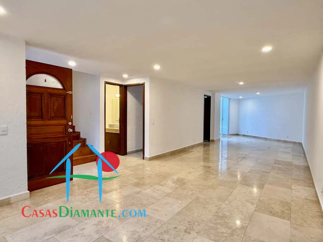 Casa en privada con 4 recámaras y terraza interior