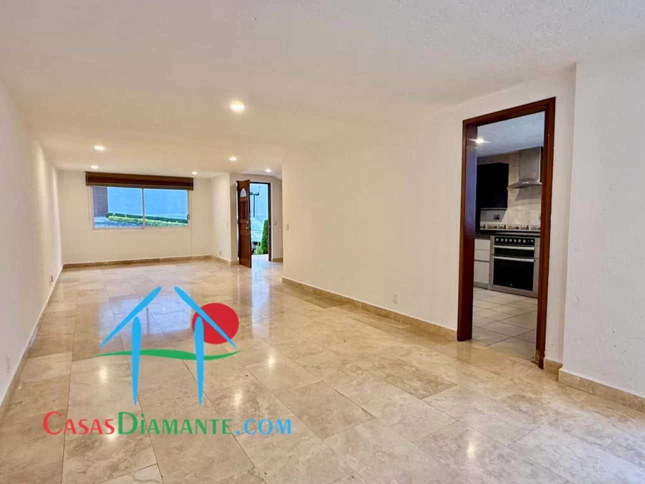 Casa en privada con 4 recámaras y terraza interior