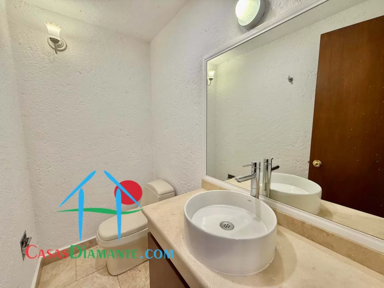 Casa en privada con 4 recámaras y terraza interior