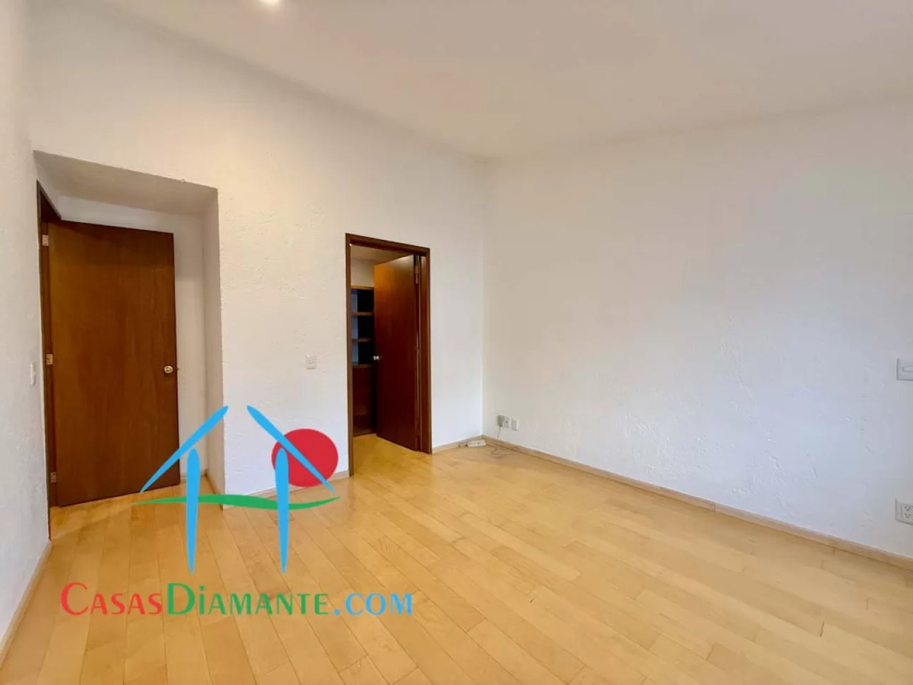 Casa en privada con 4 recámaras y terraza interior