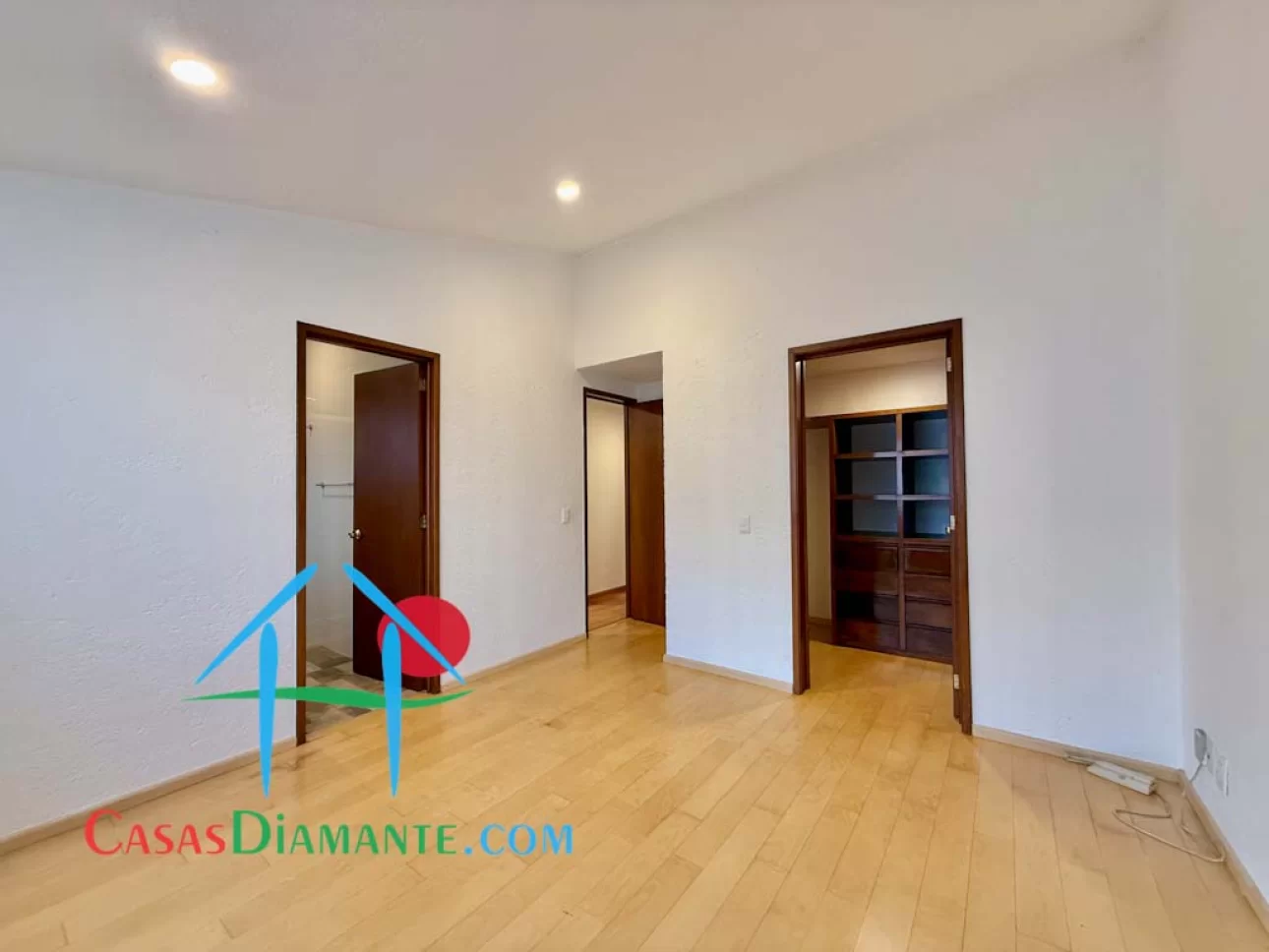 Casa en privada con 4 recámaras y terraza interior