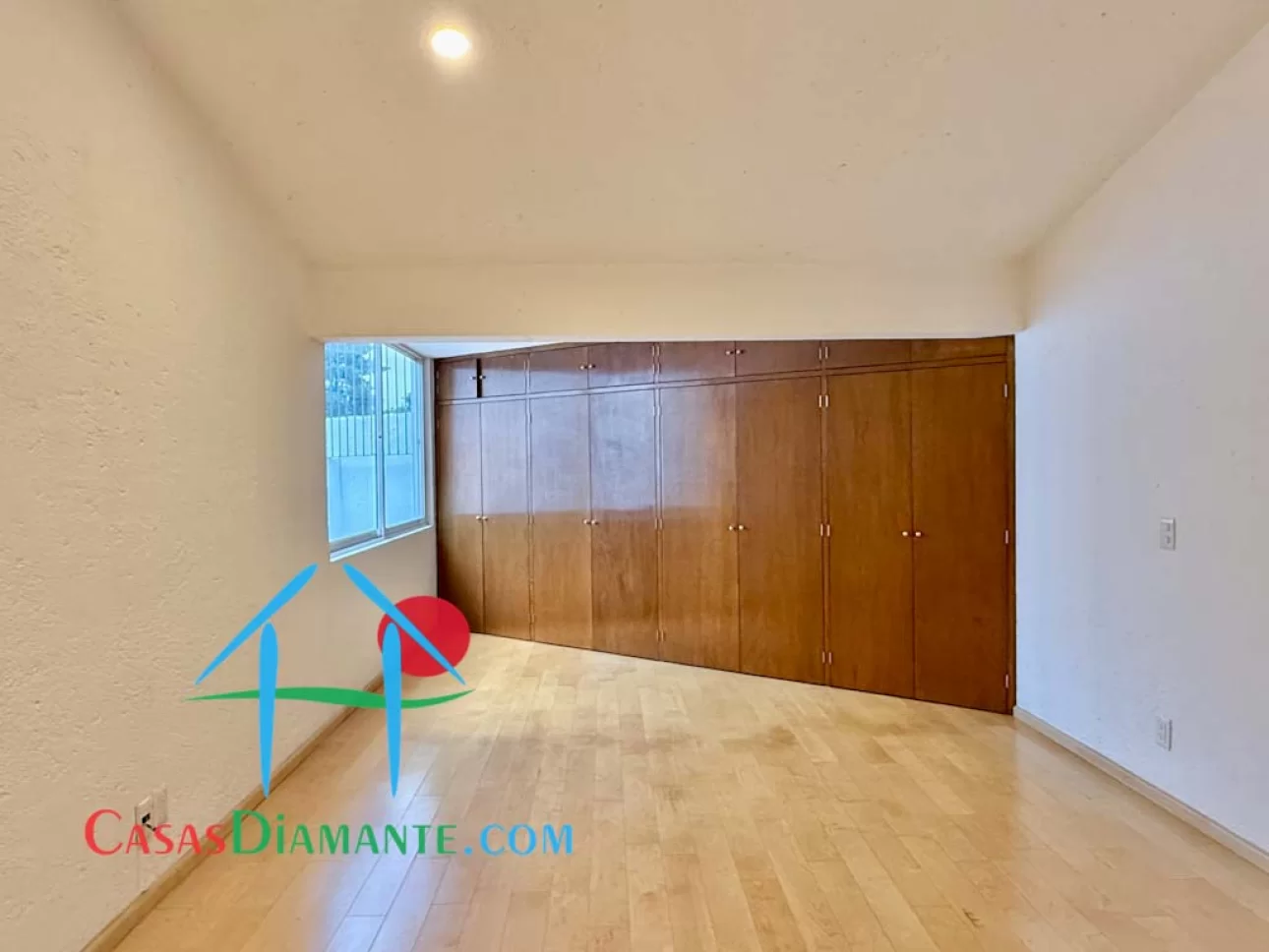 Casa en privada con 4 recámaras y terraza interior
