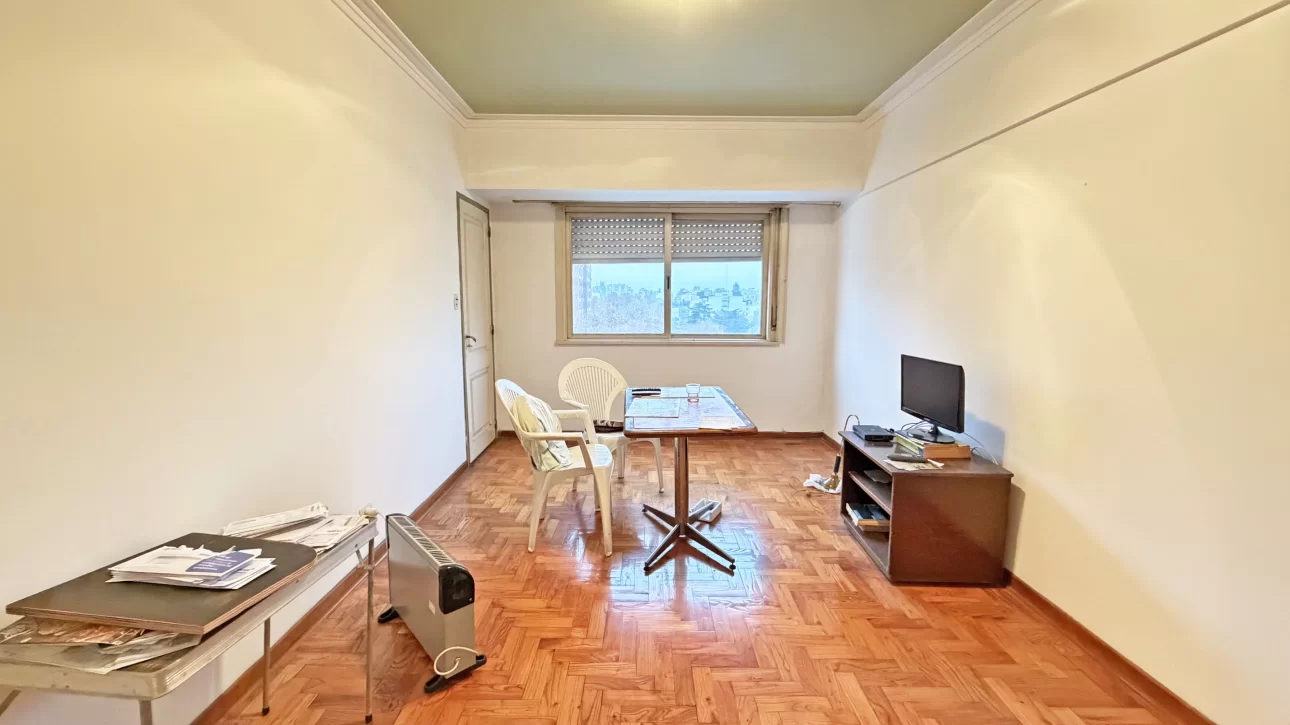 DEPARTAMENTO 3 AMBIENTES CON BALCON A 1 CUADRA ESTACION COGH