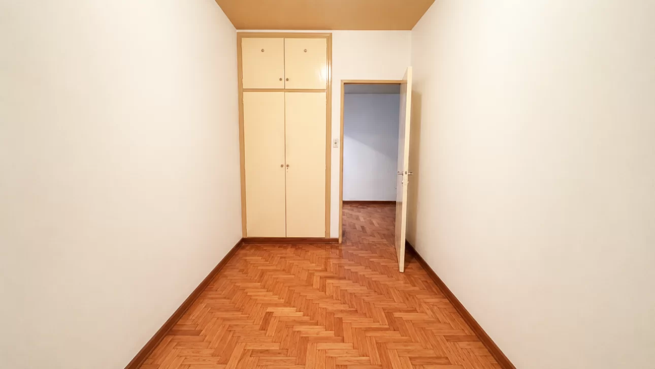 DEPARTAMENTO 3 AMBIENTES CON BALCON A 1 CUADRA ESTACION COGH