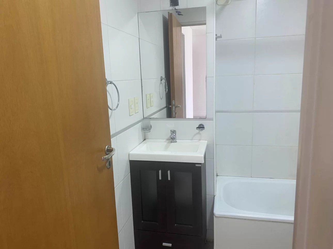 DEPARTAMENTO DE TRES AMBIENTES CON COCHERA CUBIERTA