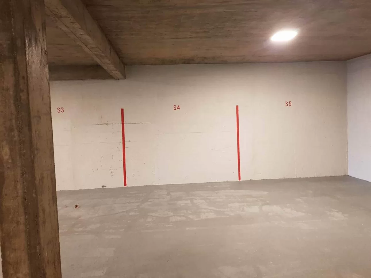 DEPARTAMENTO DE TRES AMBIENTES CON COCHERA CUBIERTA