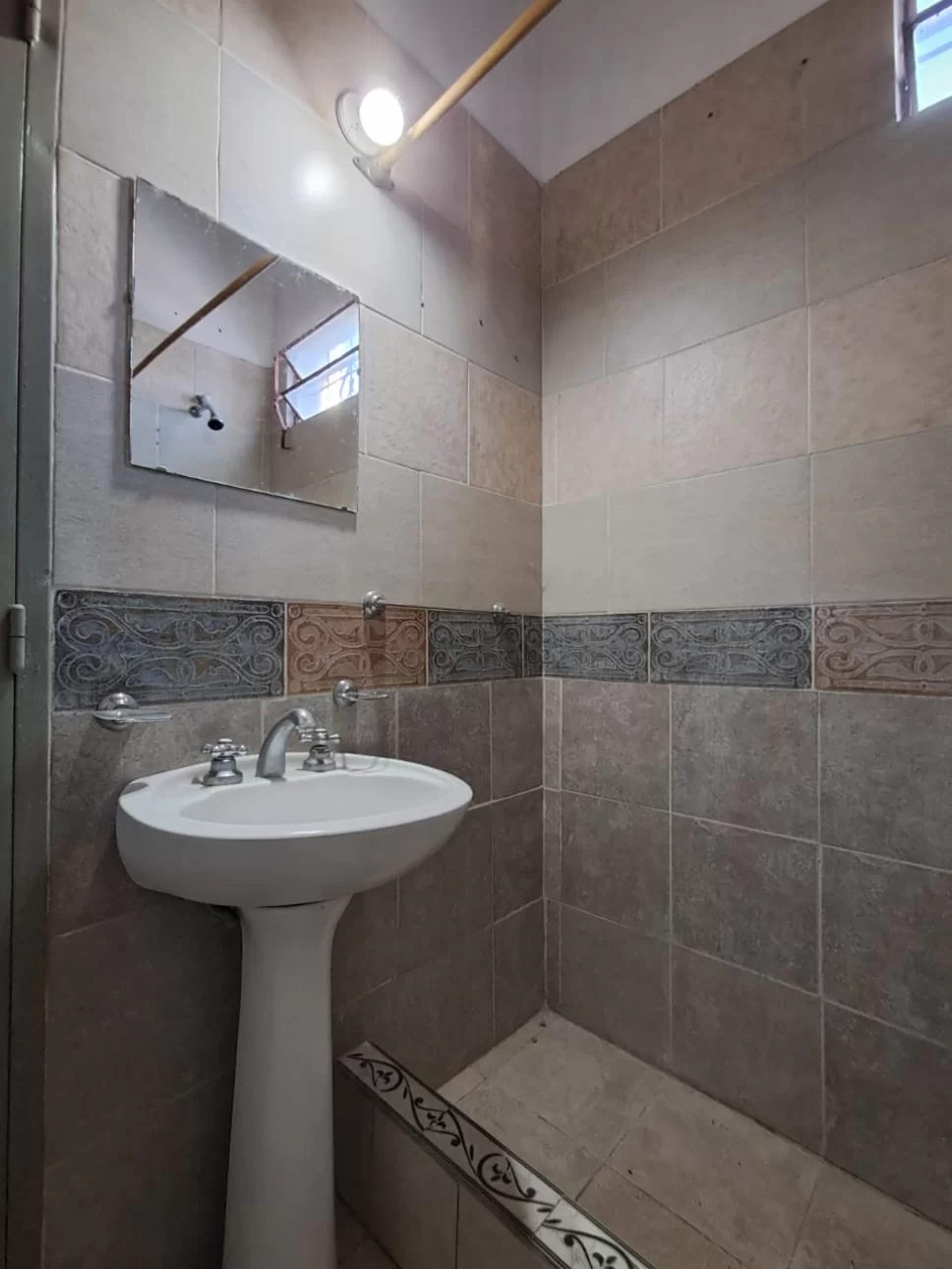 HERMOSO 2 AMBIENTES EN COMPLEJO Y 1° PISO