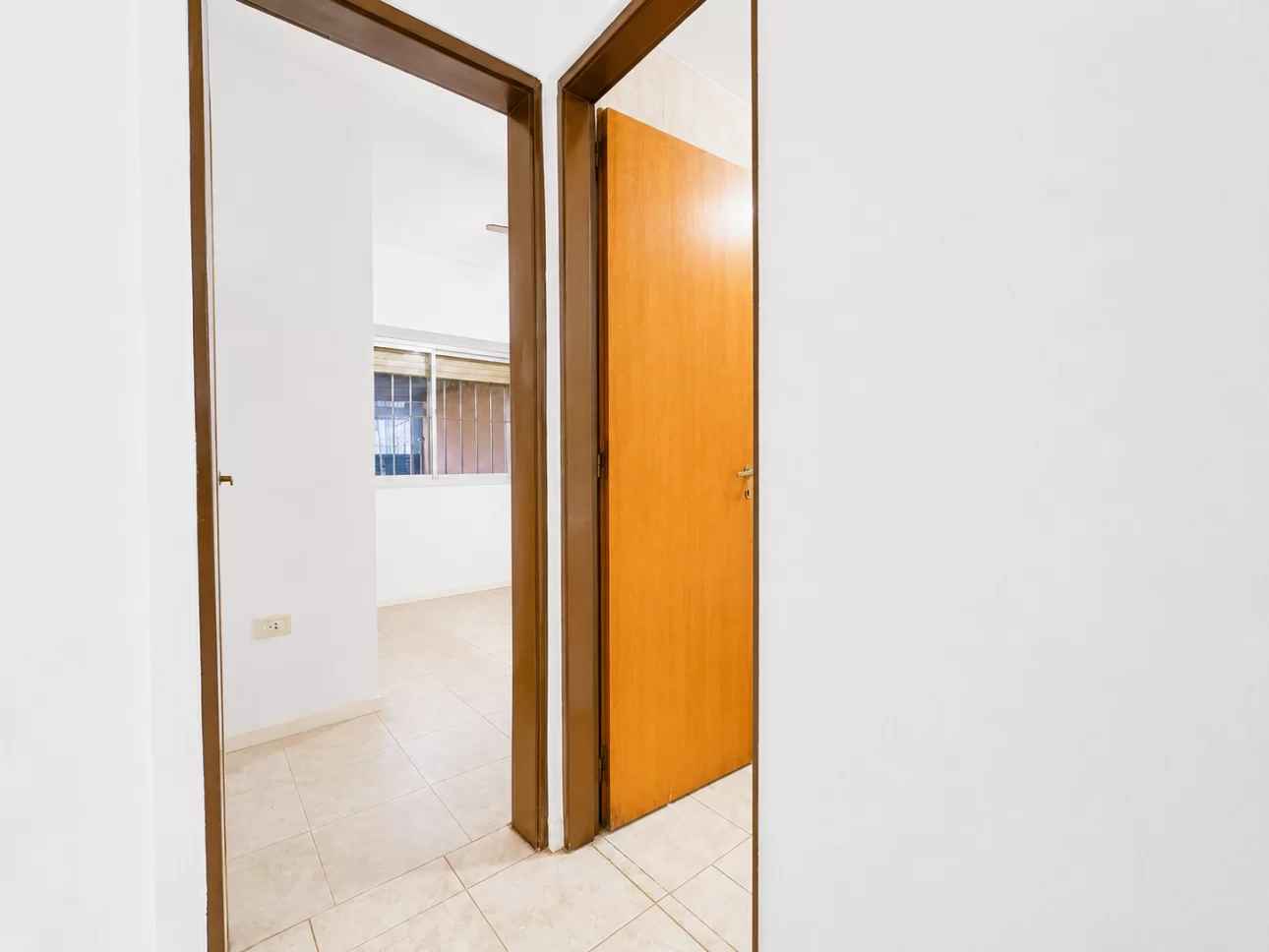Departamento de 2 ambientes con jardin y cochera