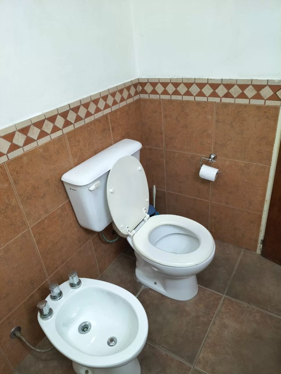 CASA CON COCHERA EN ALQUILER