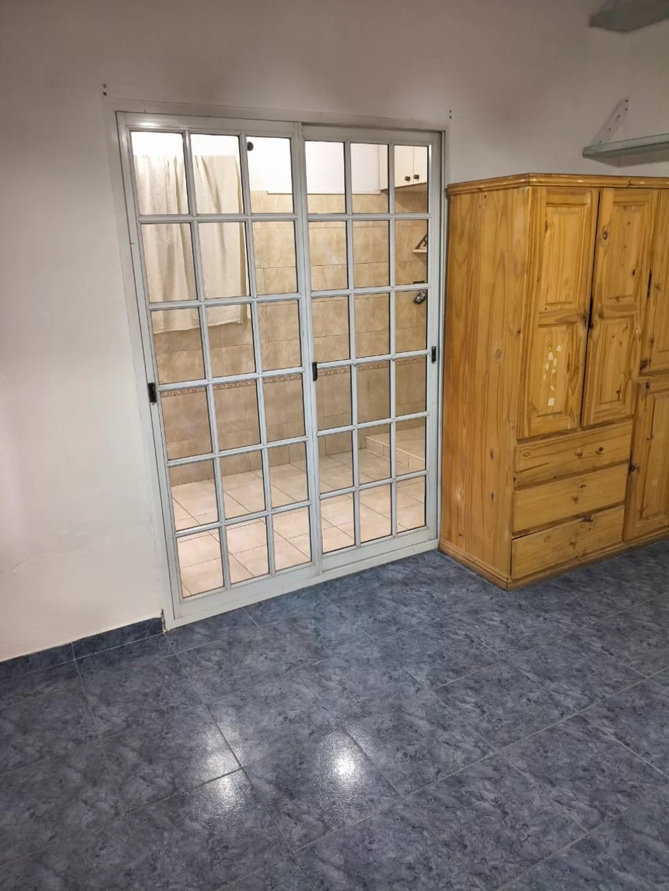 CASA CON COCHERA EN ALQUILER