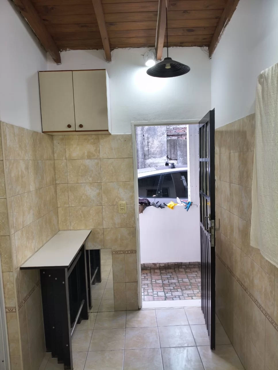 CASA CON COCHERA EN ALQUILER