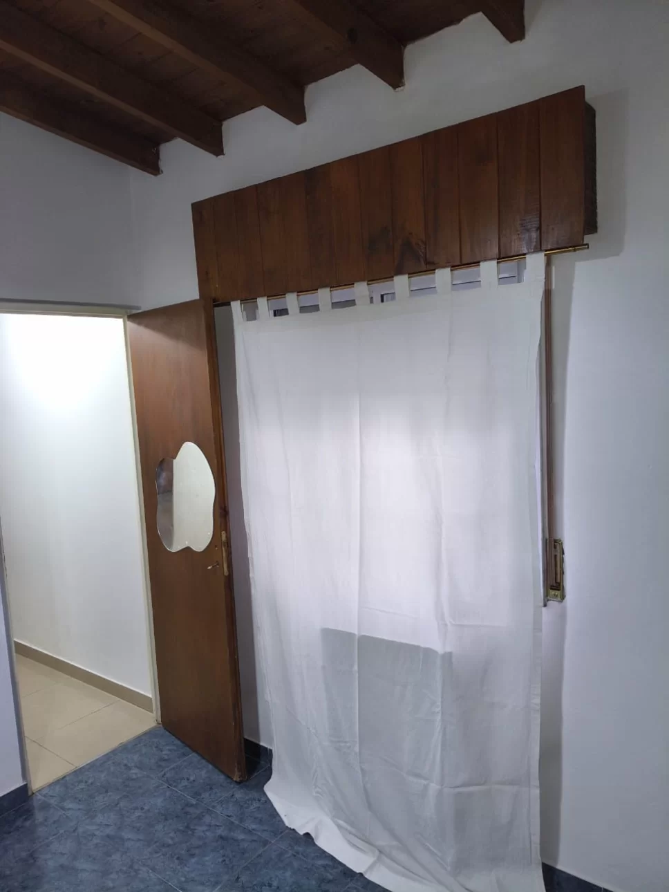 CASA CON COCHERA EN ALQUILER