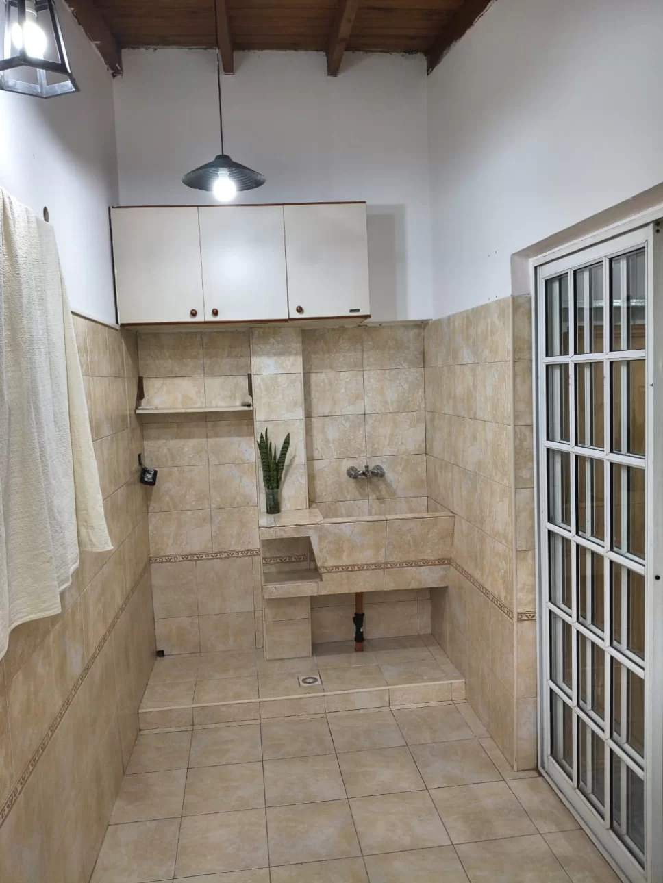 CASA CON COCHERA EN ALQUILER