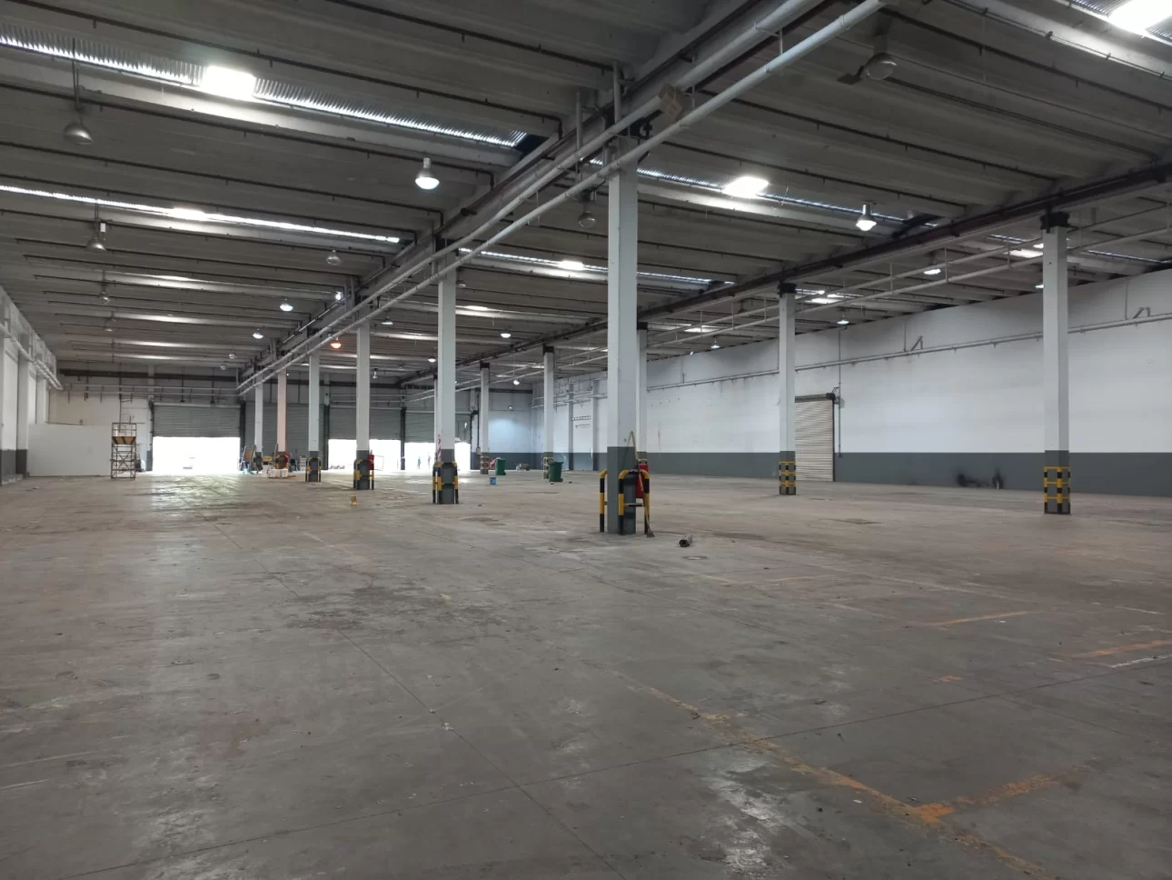 Importante Nave 5200 m2 en Predio Industrial