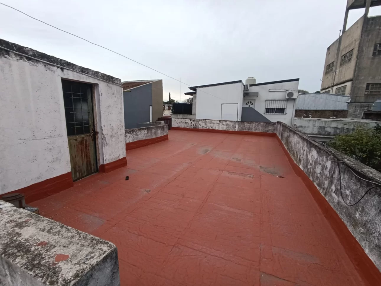 TIPO CASA  3 AMBIENTES, PATIO TERRAZA