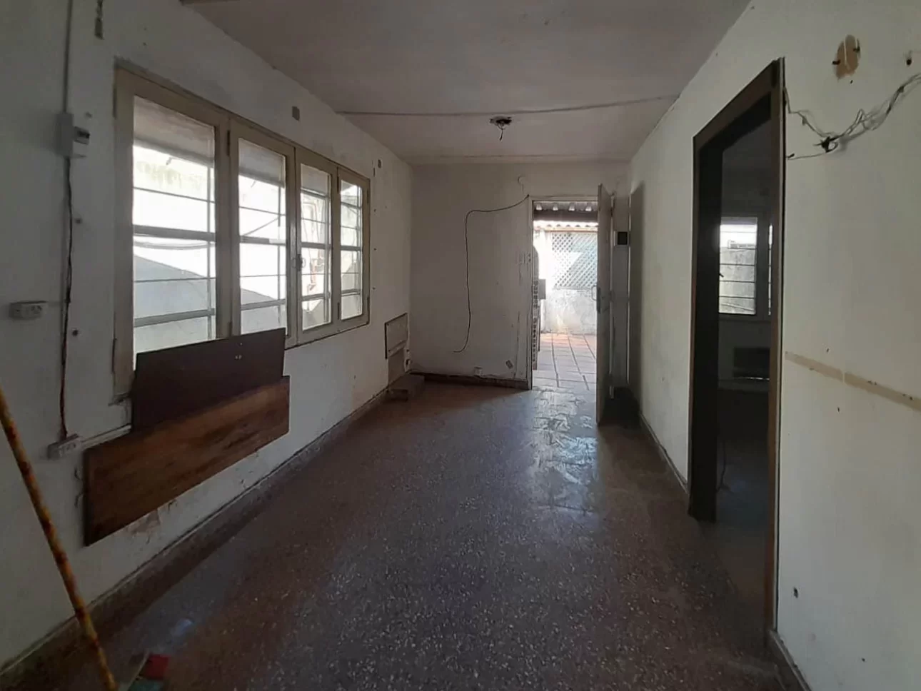 LOTE CON CASA A DEMOLER  PREFABRICADA