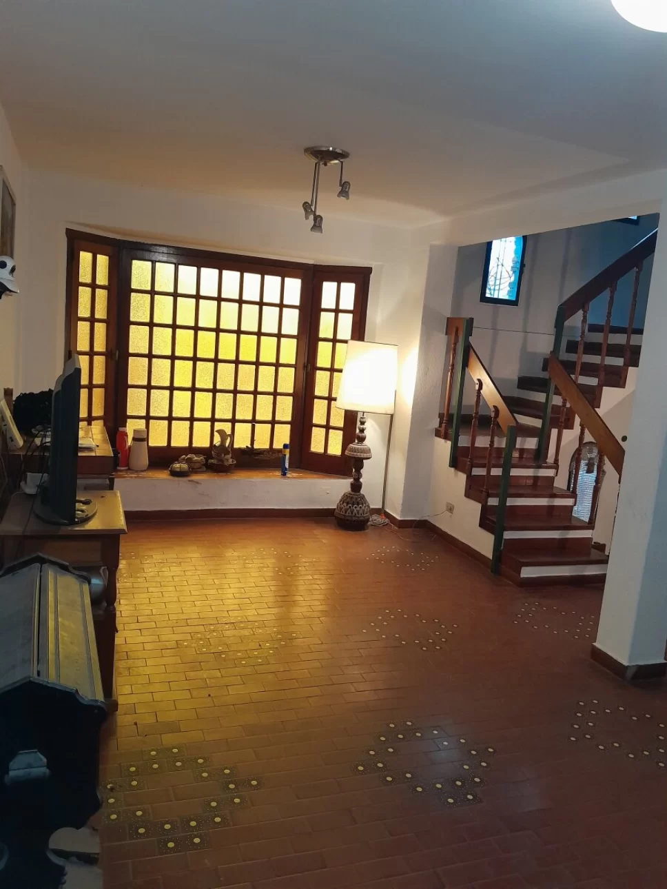 HAEDO,CASA TIPO TRIPLEX,4AMBIENTES,COCHERA,EXCELENTE PROPIED
