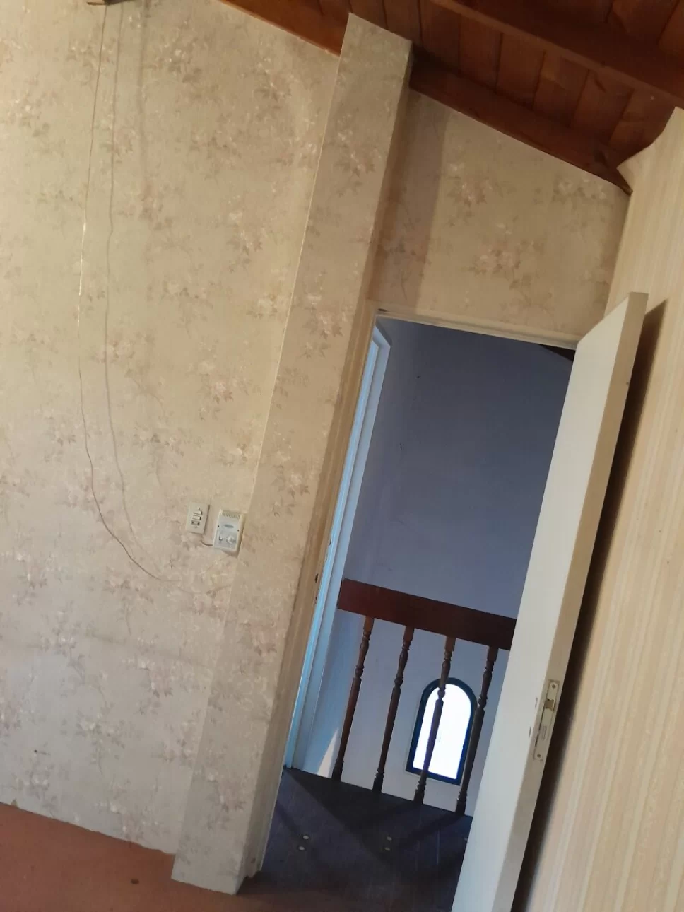 HAEDO,CASA TIPO TRIPLEX,4AMBIENTES,COCHERA,EXCELENTE PROPIED