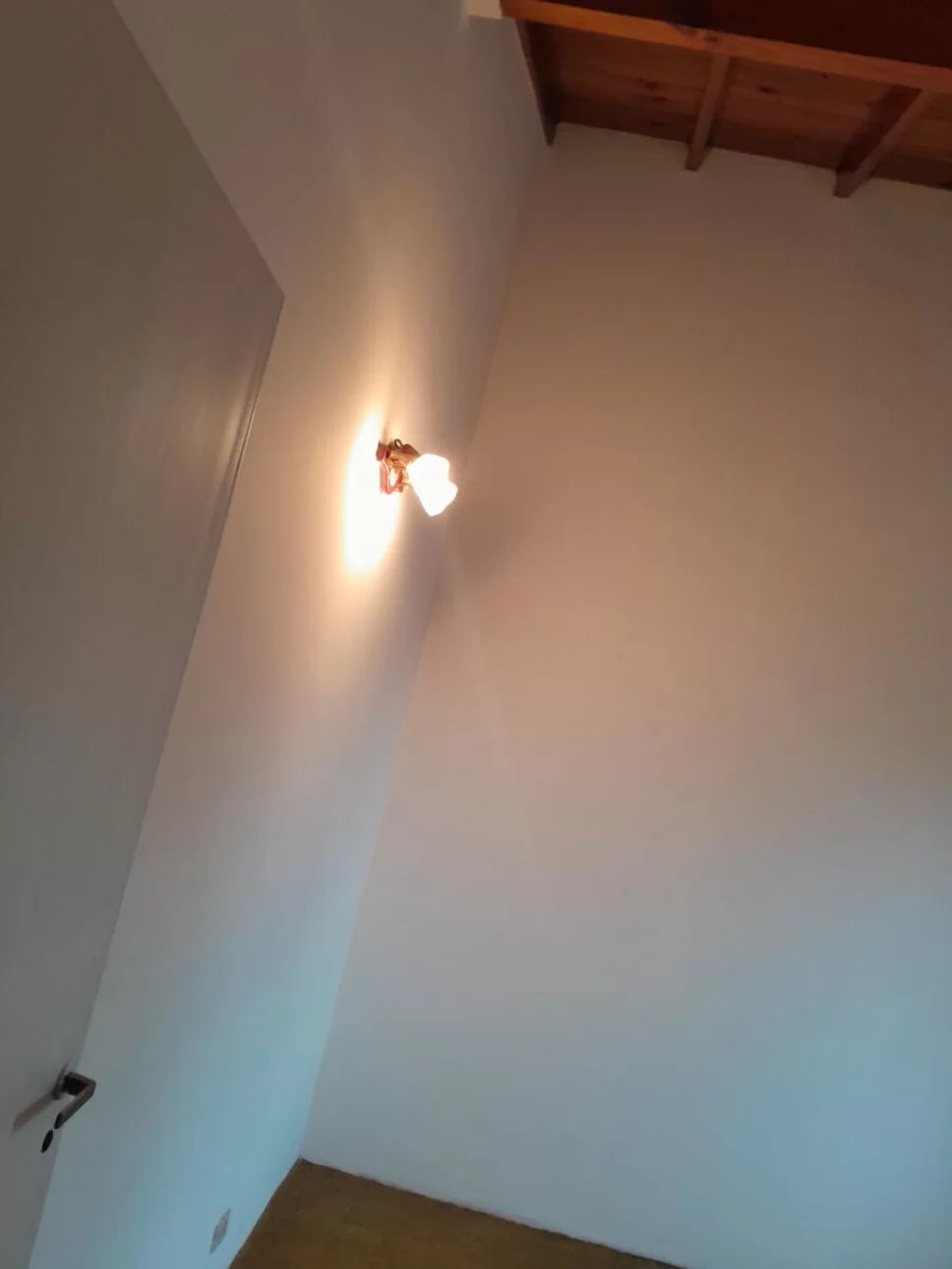 HAEDO,CASA TIPO TRIPLEX,4AMBIENTES,COCHERA,EXCELENTE PROPIED