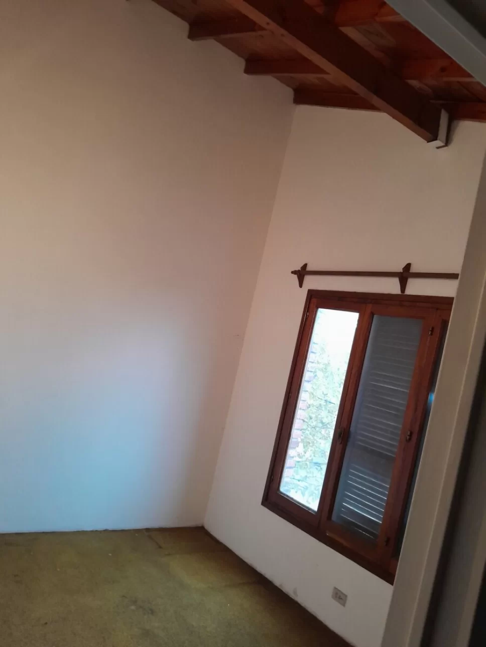 HAEDO,CASA TIPO TRIPLEX,4AMBIENTES,COCHERA,EXCELENTE PROPIED