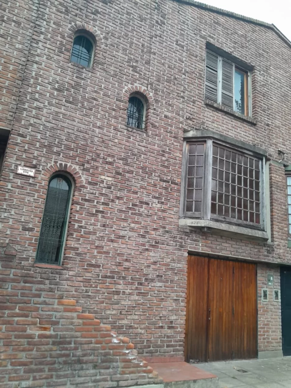 HAEDO,CASA TIPO TRIPLEX,4AMB-COCHERA,EXCELENTE PROPIED