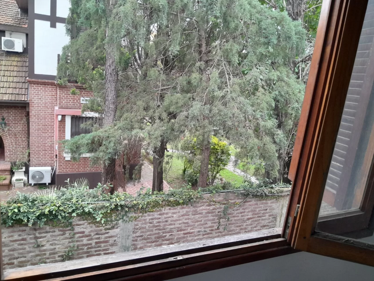 HAEDO,CASA TIPO TRIPLEX,4AMB-COCHERA,EXCELENTE PROPIED