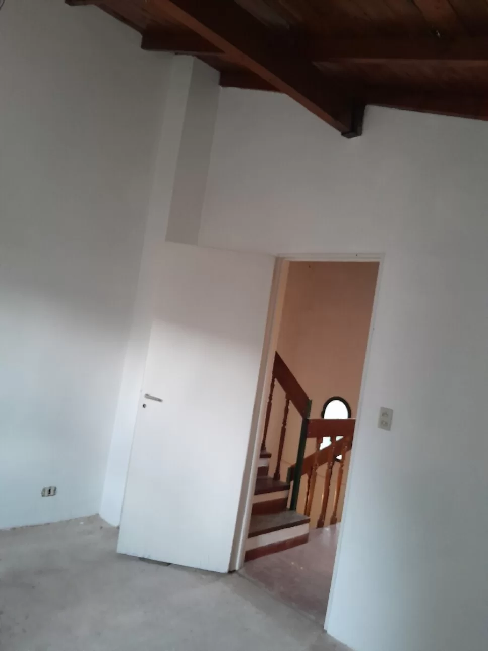 HAEDO,CASA TIPO TRIPLEX,4AMB-COCHERA,EXCELENTE PROPIED
