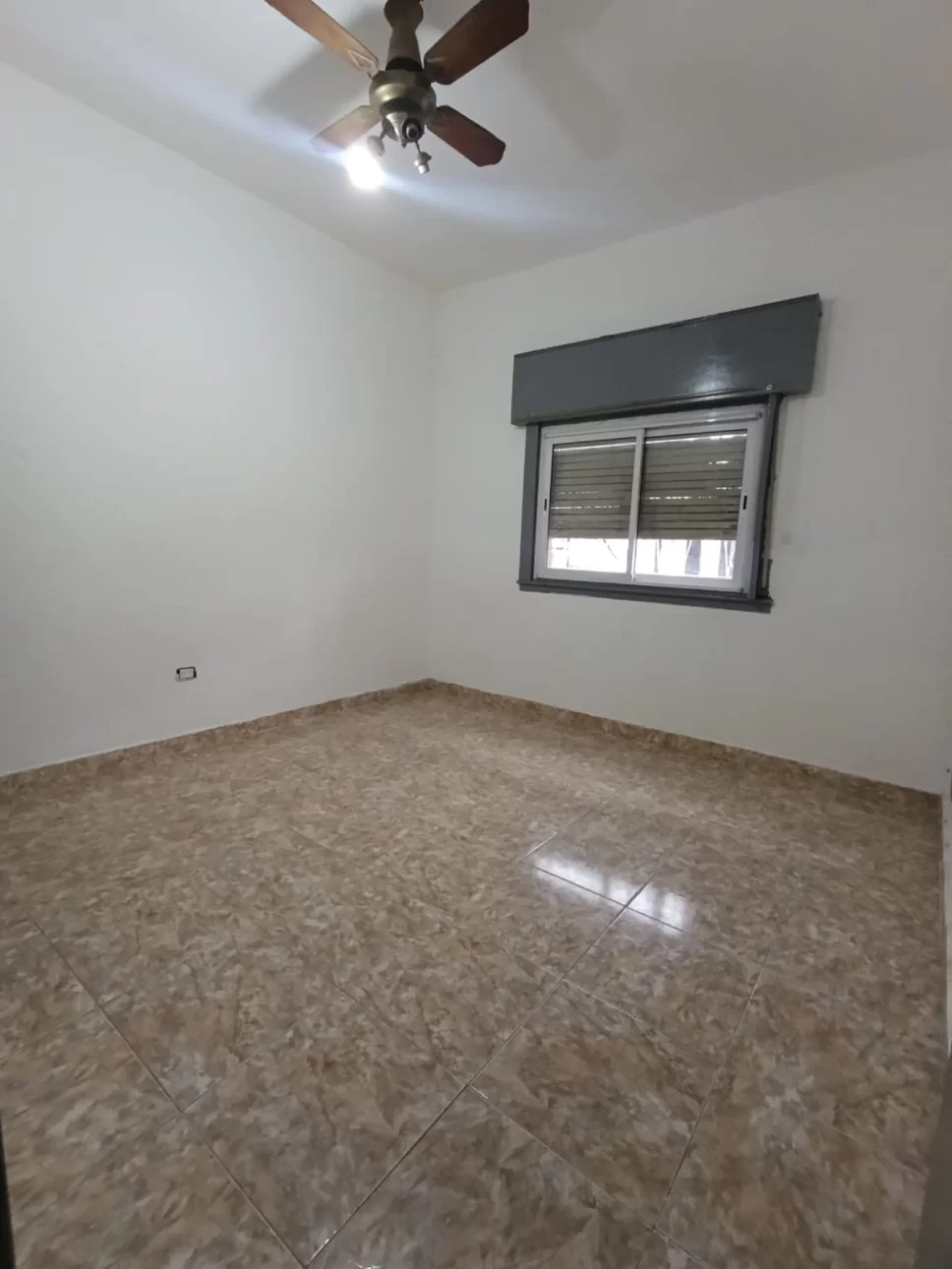 Tipo casa FRENTE, 3 Amb. Terraza