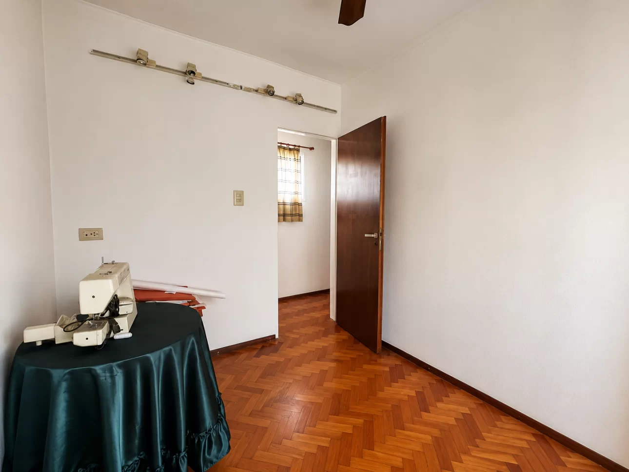 Departamento de 4 ambientes con patio y balcon