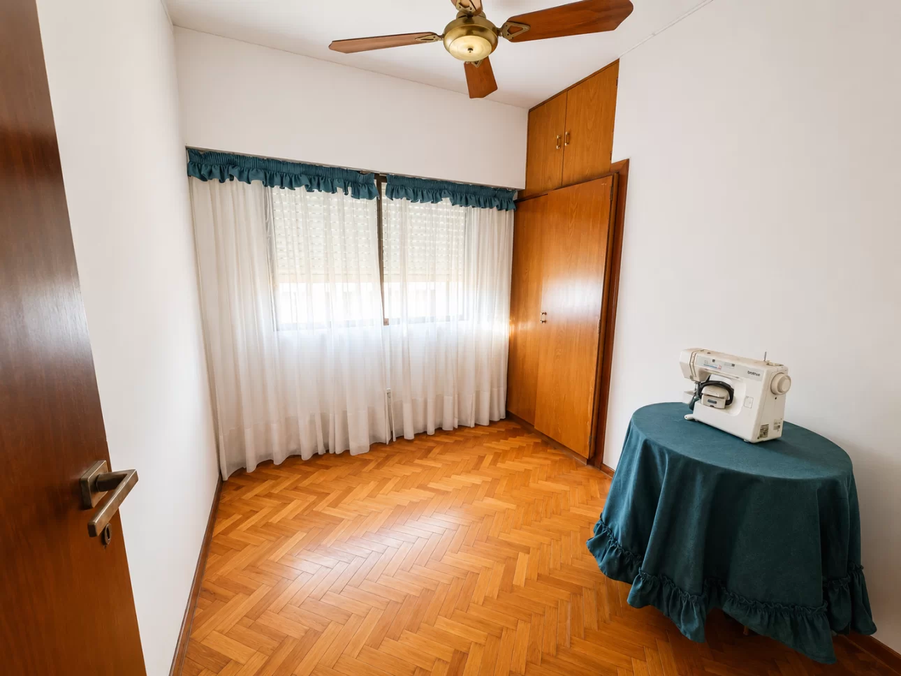 Departamento de 4 ambientes con patio y balcon