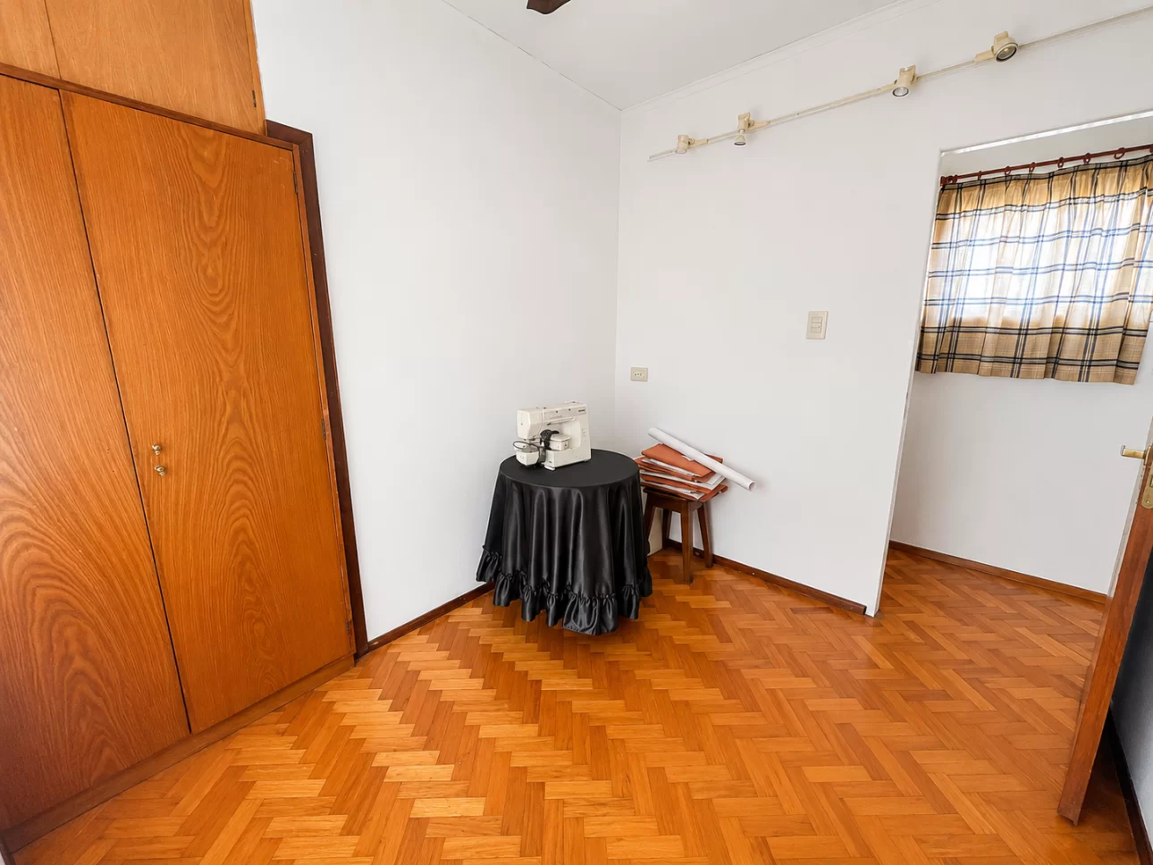 Departamento de 4 ambientes con patio y balcon