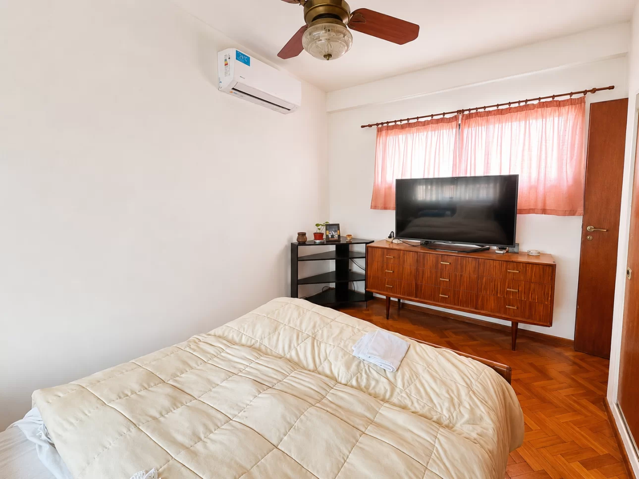 Departamento de 4 ambientes con patio y balcon