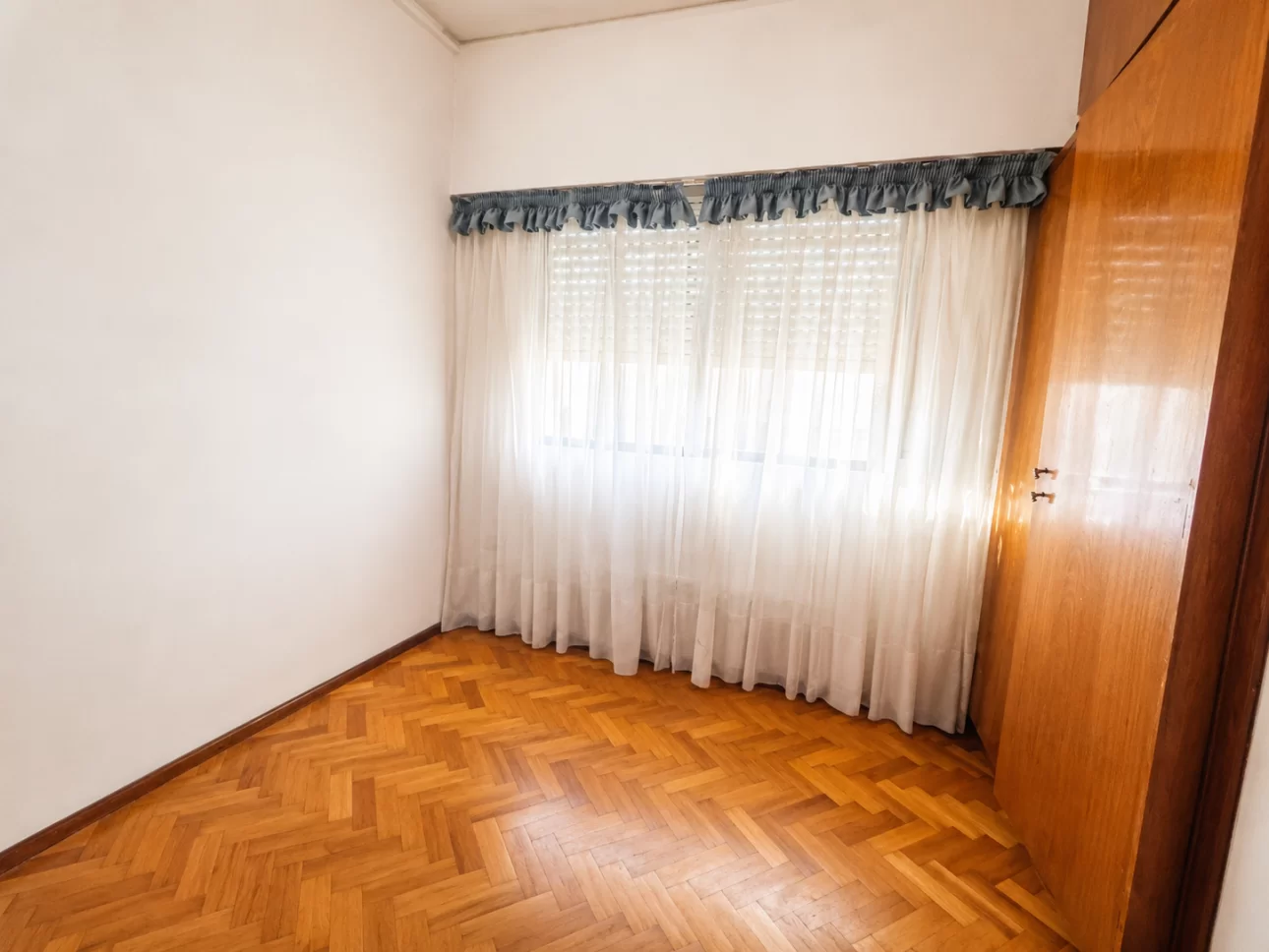 Departamento de 4 ambientes con patio y balcon