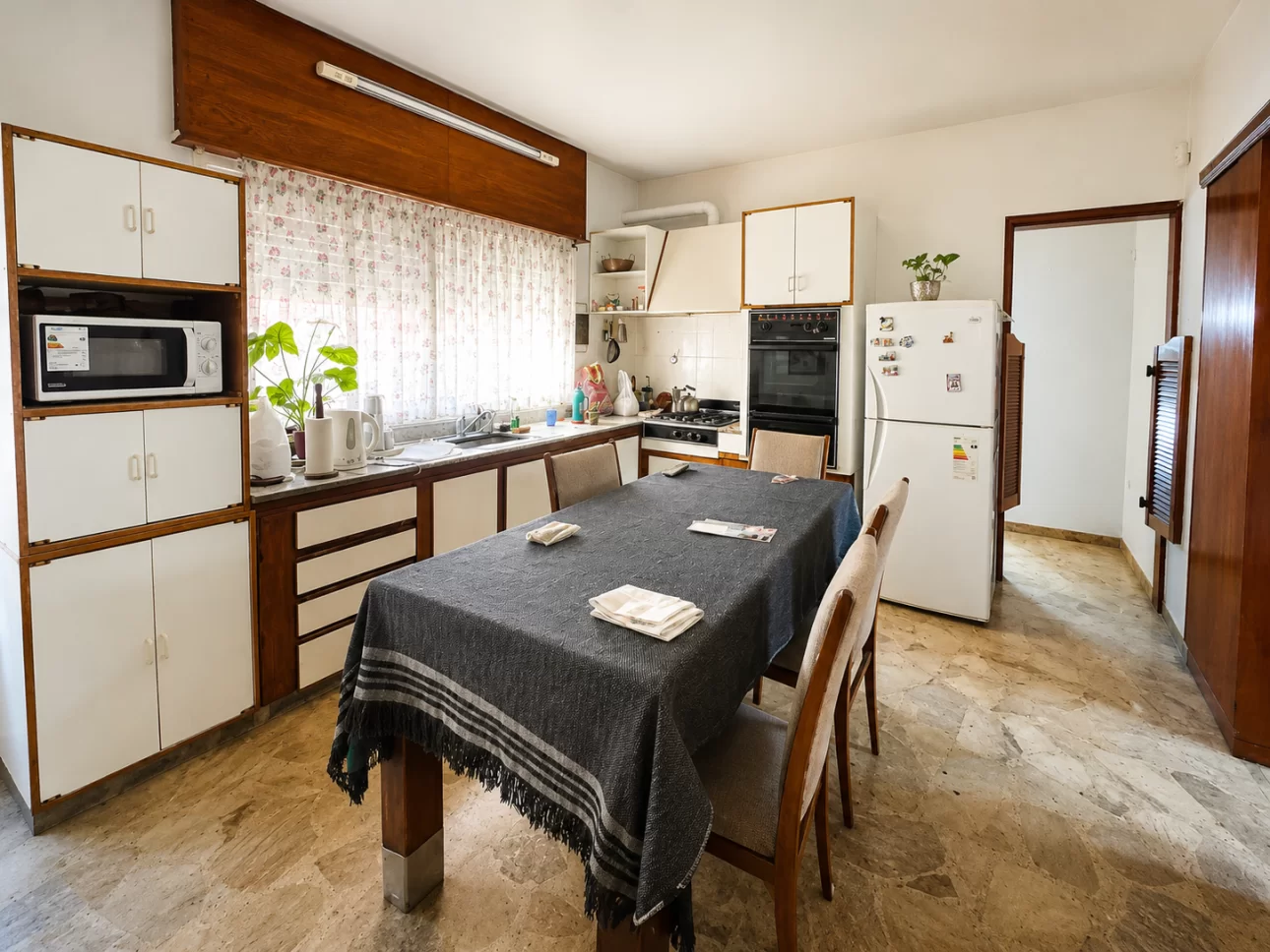 Departamento de 4 ambientes con patio y balcon