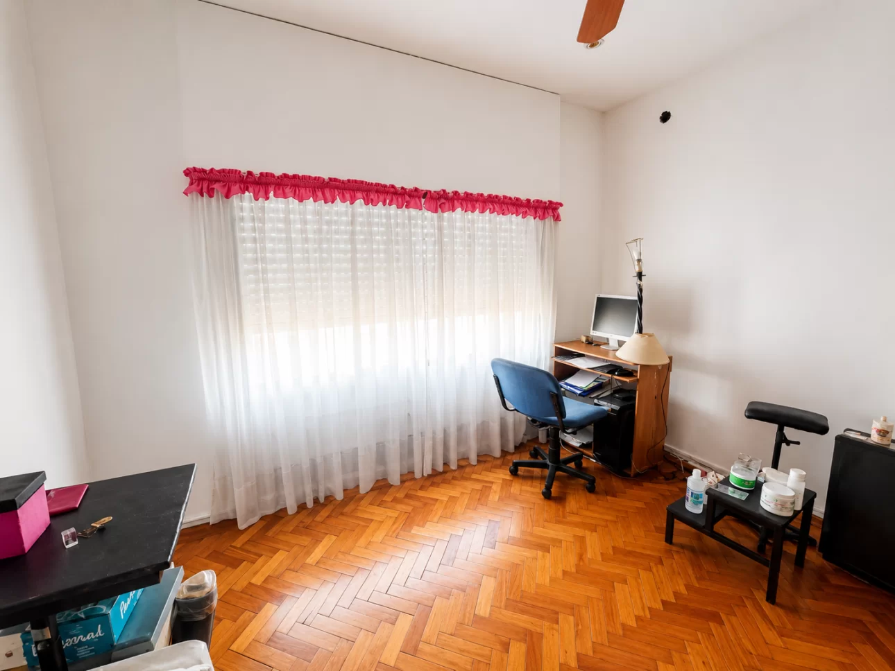 Departamento de 4 ambientes con patio y balcon