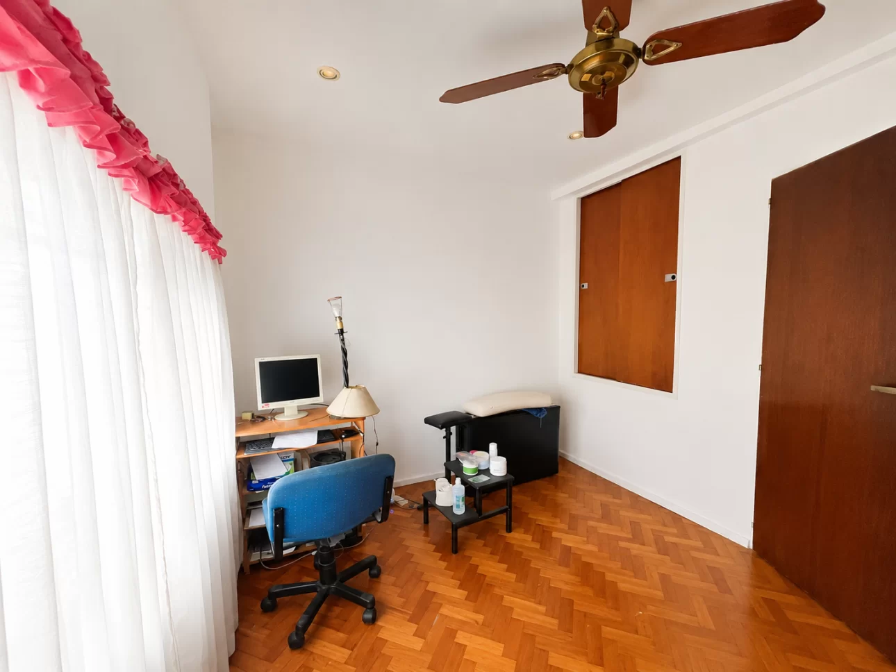Departamento de 4 ambientes con patio y balcon