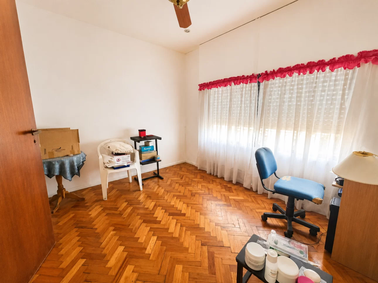 Departamento de 4 ambientes con patio y balcon