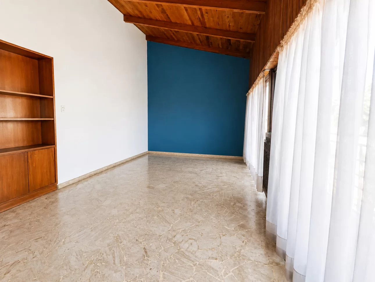 Departamento de 4 ambientes con patio y balcon