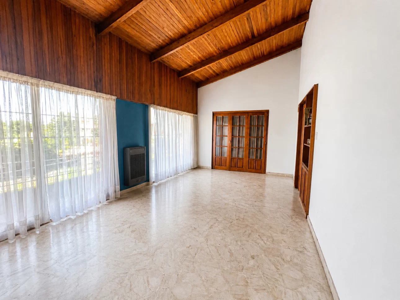 Departamento de 4 ambientes con patio y balcon