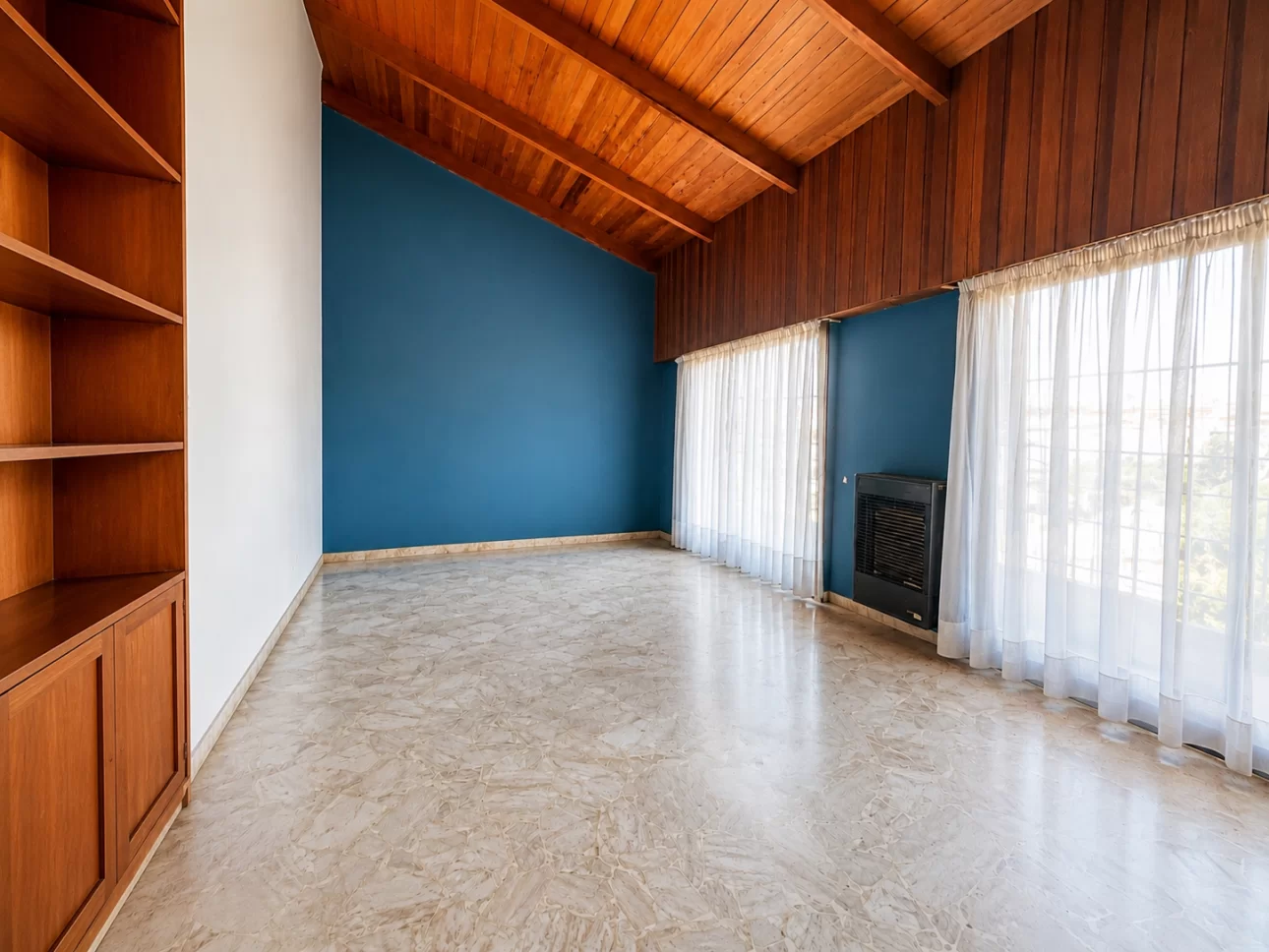 Departamento de 4 ambientes con patio y balcon