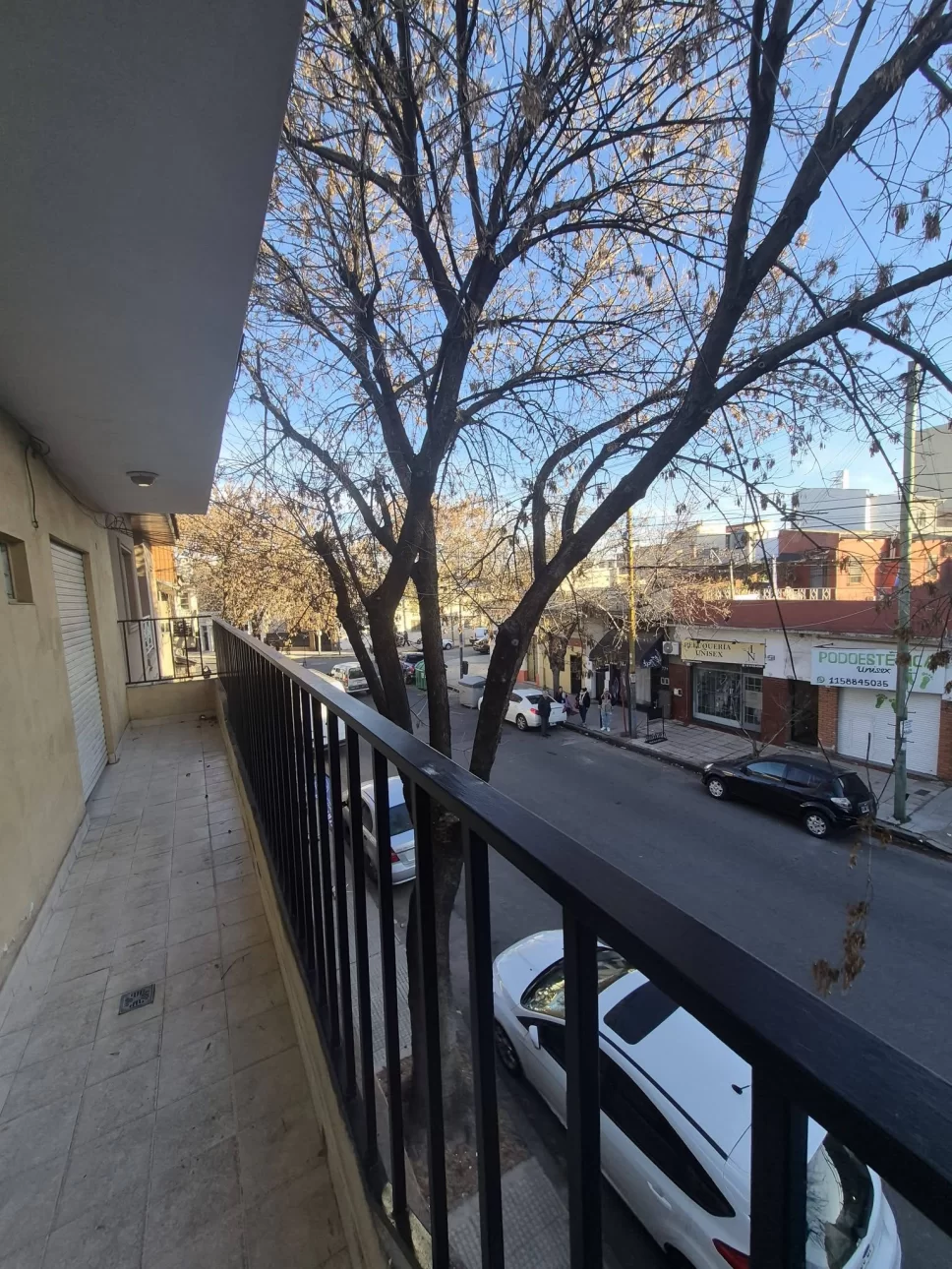 SE ALQUILA PH 2 AMBIENTES CON LOCAL EN LINIERS