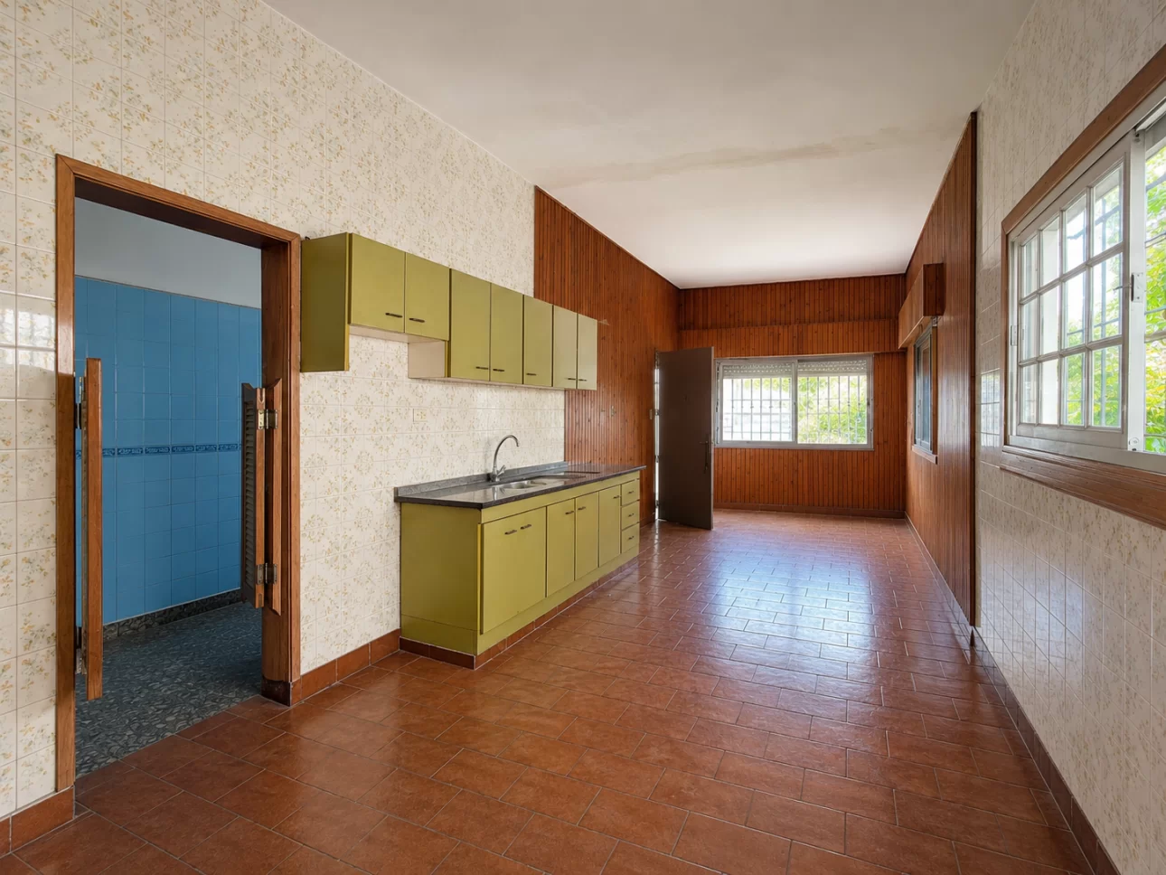 Casa de 3 ambientes con parque y garage