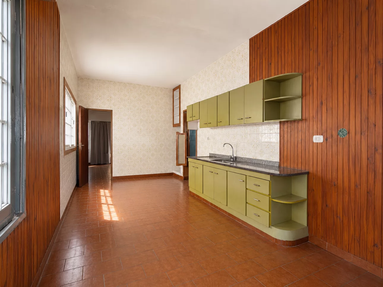 Casa de 3 ambientes con parque y garage