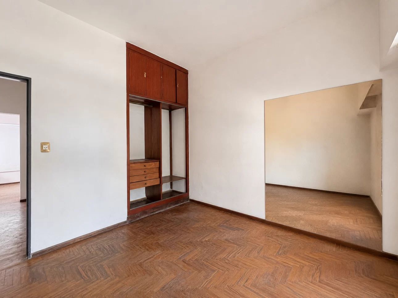 Casa de 3 ambientes con parque y garage