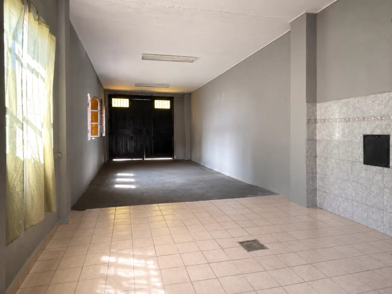Casa de 3 ambientes con parque y garage