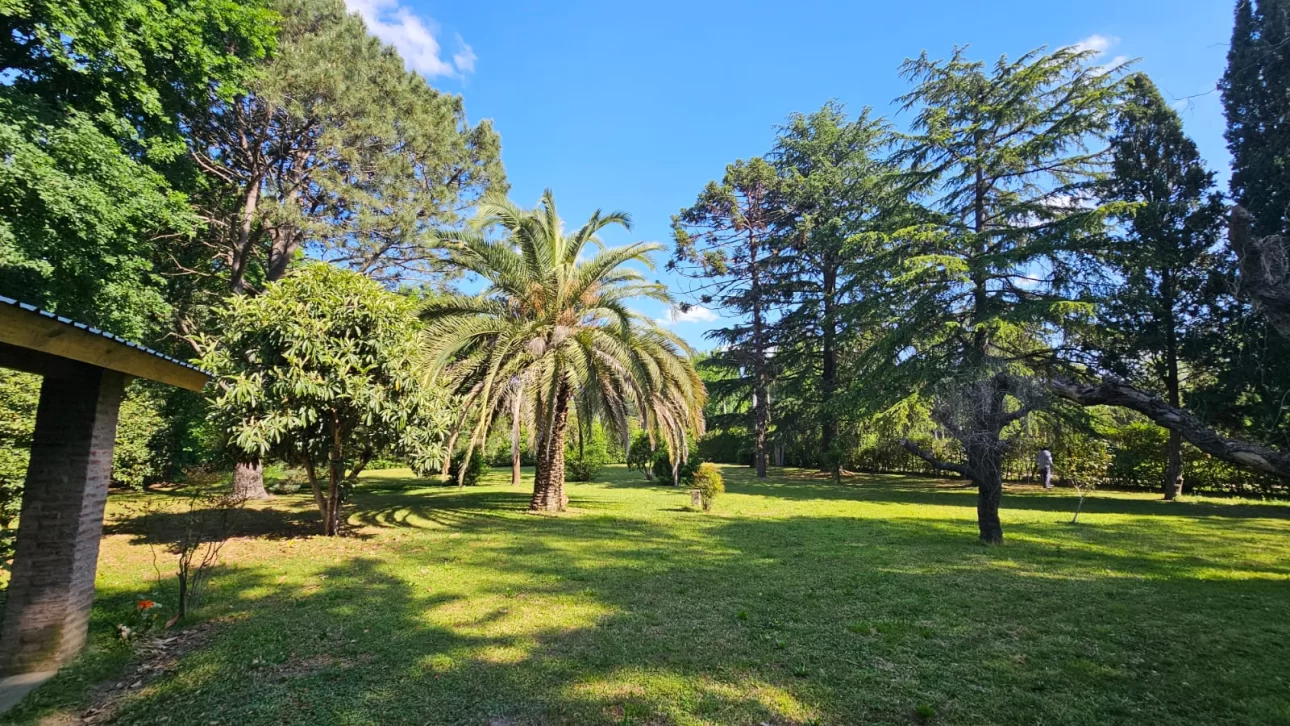 Casaquinta con hermoso parque