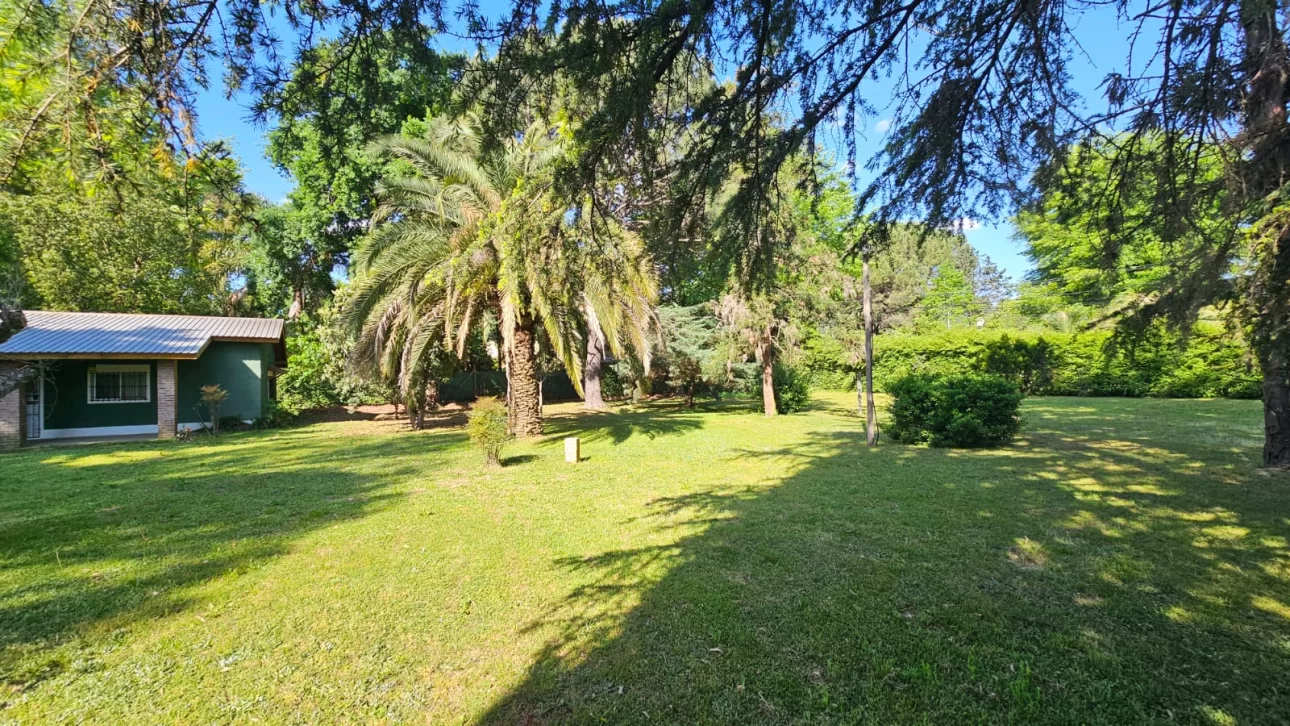 Casaquinta con hermoso parque