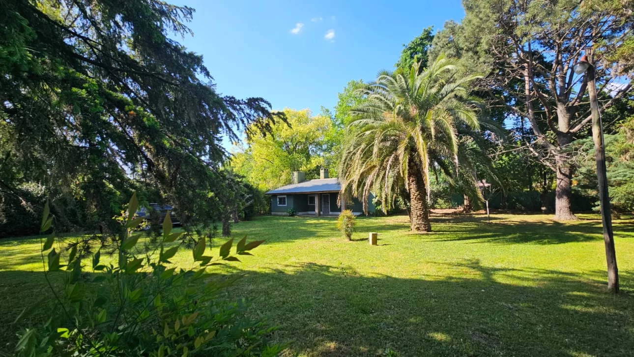 Casaquinta con hermoso parque