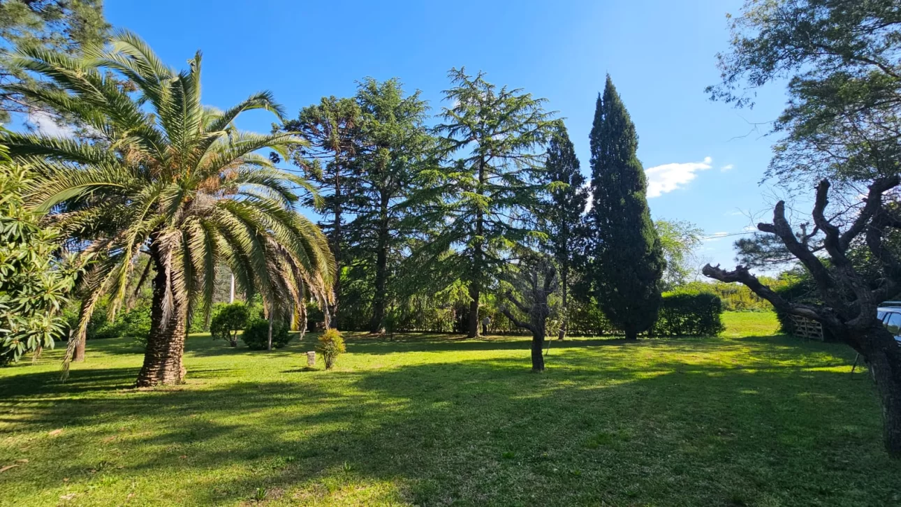 Casaquinta con hermoso parque
