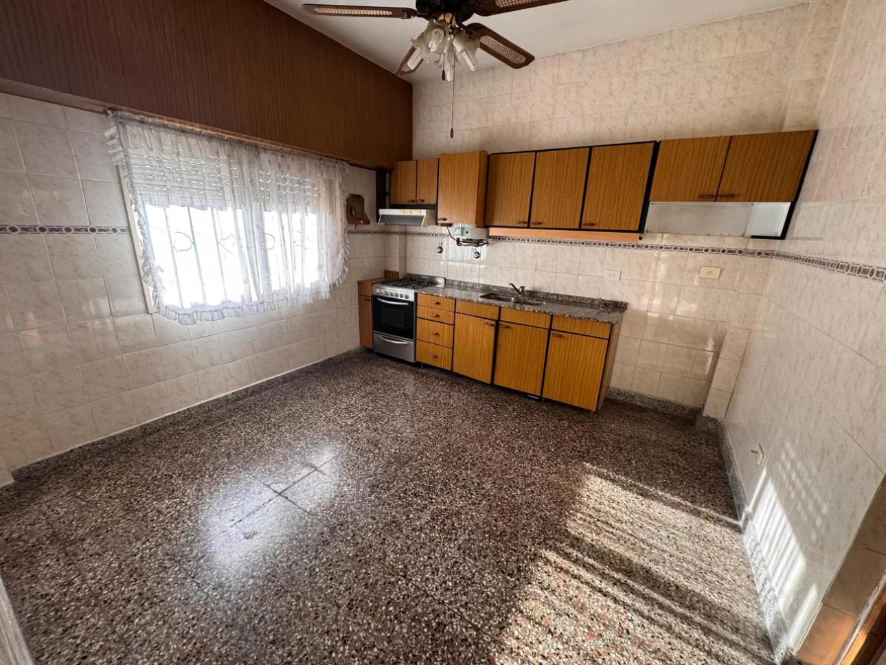 Casa -Venta -  5 amb con parque.  Villa Ballester